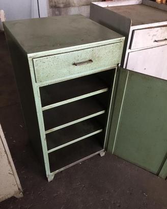 Armadietti metallici antica officina