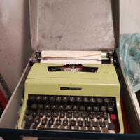 Macchina da scrivere Olivetti Lettera 32