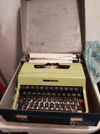 Macchina da scrivere Olivetti Lettera 32