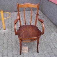Poltrona con braccioli thonet