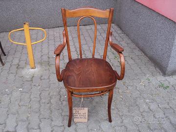 Poltrona con braccioli thonet