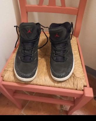 Scarpe basket Jordan nere