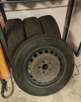 4 Gomme da neve 205/60R16 92H + cerchi in ferro