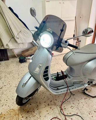Vespa gts 250