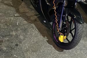 Yamaha YZF- R3 2015 di colore nero