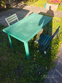 tavolo da giardino di plastica verde con sedie