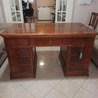 scrivania e sedia  in mogano