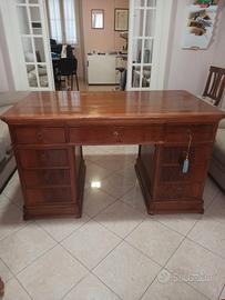 scrivania e sedia  in mogano