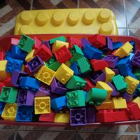 Scatola con 345 mattoncini grandi Mega Bloks