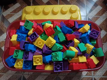 Scatola con 345 mattoncini grandi Mega Bloks