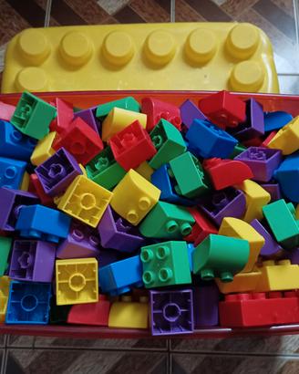 Scatola con 345 mattoncini grandi Mega Bloks