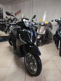 PARI AL NUOVO PIAGGIO BEVERLY 300 HPE S KM6000 +AN