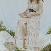 Abito lungo con balze arricciate