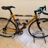 Bicicletta da corsa in carbonio Pinarello Opera