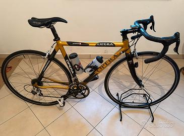 Bicicletta da corsa in carbonio Pinarello Opera