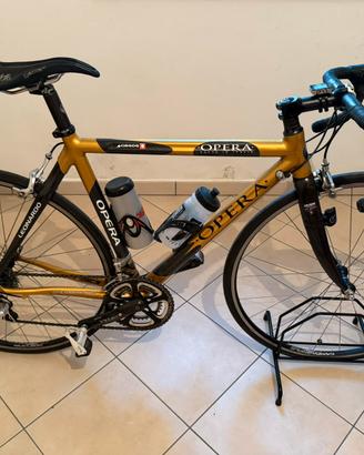 Bicicletta da corsa in carbonio Pinarello Opera
