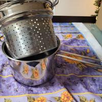 Pentola con cestello scolapasta e coperchio da 24