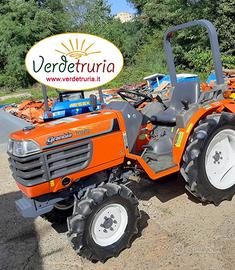 TRATTORE AGRICOLO