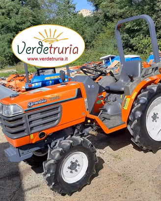 TRATTORE AGRICOLO