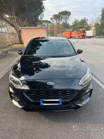 Ford Focus ST-Line X in perfette condizioni.