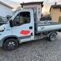 FURGONE IVECO CON RIBALTABILE