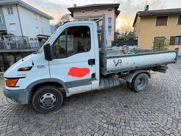 FURGONE IVECO CON RIBALTABILE