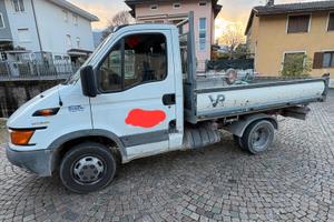 FURGONE IVECO CON RIBALTABILE
