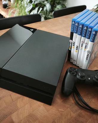 PlayStation 4 con controller e 6 giochi FIFA