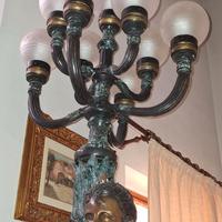 Statua figura femminile lampadario