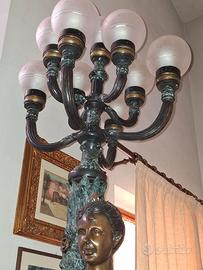 Statua figura femminile lampadario