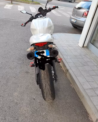 ducati Monster 696