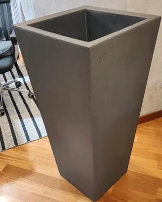 Vaso in resina da giardino o da interno