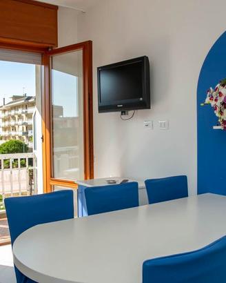 FRONTEALMARE CON PARCHEGGIO ESCLUSIVO E VISTA 