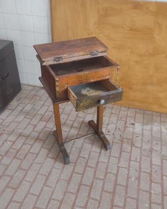 tavolinetto da la lavoro da calzolaio