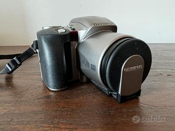 Macchina fotografica reflex olympus IS-100s