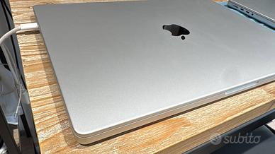 MacBook Pro 16″ M1 Max RAM 64Gb, SSD 1Tb Ex Nuovo