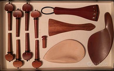 Piroli, mentoniere, cordiera e bottone per violino