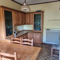 vetrina cucina con tavolo cucina 