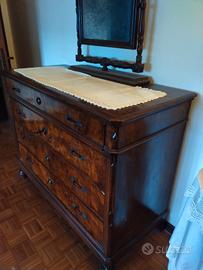 Comò antico in noce e radica