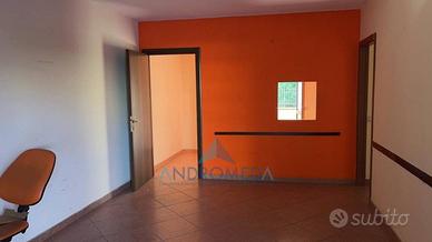 Immobile di 105 m² a Napoli