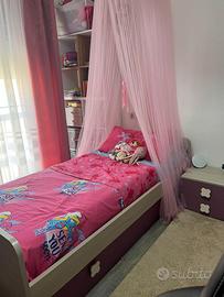 Doppio letto + estraibile + 2 materassi + comodino