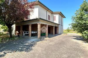 VILLA SINGOLA A MASSA LOMBARDA