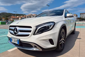Mercedes-Benz  GLA180d