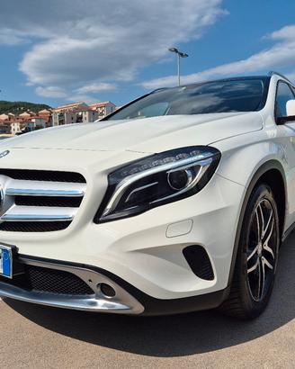 Mercedes-Benz  GLA180d