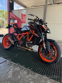 Ktm superduke 1290 + KM 8500 + Accessori