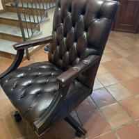 poltrona girevole in pelle