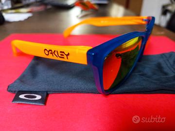 Occhiali da sole Oakley Frogskins 24-285 Polarizza