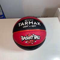 Pallone basket tarmak