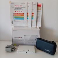Nintendo 3ds con scatola, caricabatterie e custodi