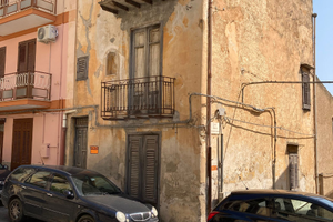 Caratteristica casa di paese